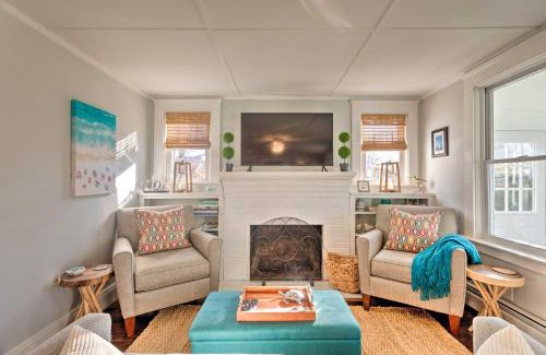 Narragansett House | Cozy Coastal Cottage 5 Mi to Narragansett Beach!