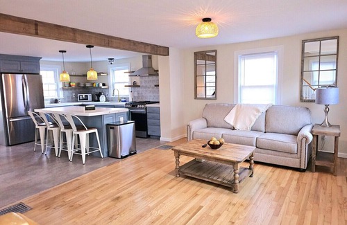 New London House | Cozy Coastal Cottage.