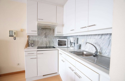 Oostduinkerke-Bad Apartment | Cozy Coastal Retreat for 4