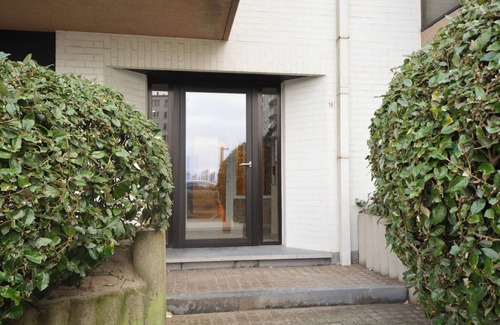 Oostduinkerke-Bad Apartment | Cozy Coastal Retreat for 4