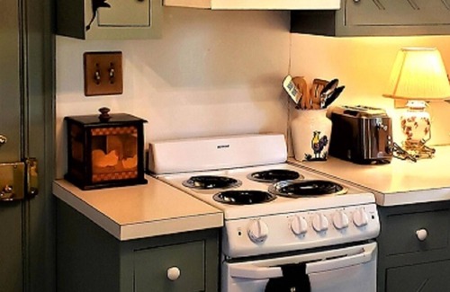 Hayes Cottage | Cozy Colonial 1740 Cottage