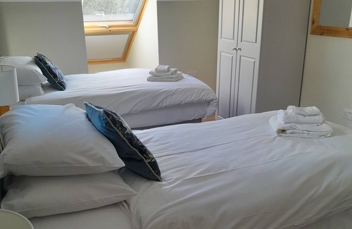 Roundwood Cottage | Cozy, comfortable cottage on an alpaca farm