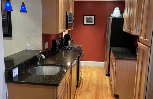 Columbus Park - Andrew Square House | Cozy, comfortable and convenient