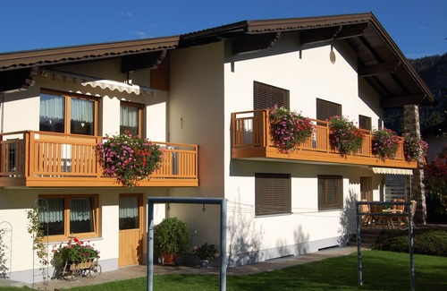 Hoefen Apartment | Cozy, comfortable vacation apartment in a quiet location with a view of the mountains