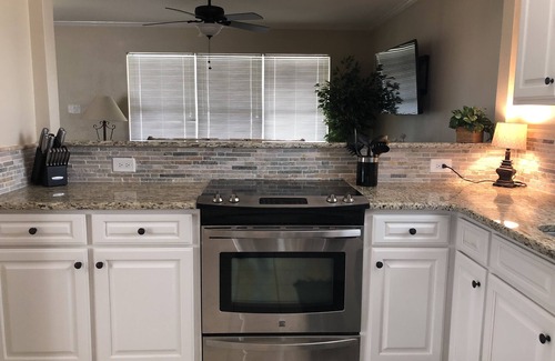 Central City House | COZY, COMFY, CUTIE! Book NOW for Fall! 2BD, 1.5 Bath, Free WIFI