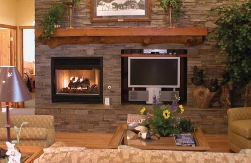 Kohls Ranch Resort | Cozy Condo at Base of Mogollon Rim w/Fireplace, WiFi & Resort Pool