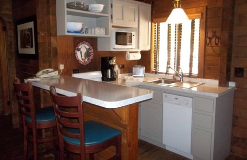 Kohls Ranch Resort | Cozy Condo at Base of Mogollon Rim w/Fireplace, WiFi & Resort Pool