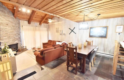 Mammoth Lakes House | COZY Condo at Canyon Lodge! Sleeps 8, a walk to Canyon Lodge