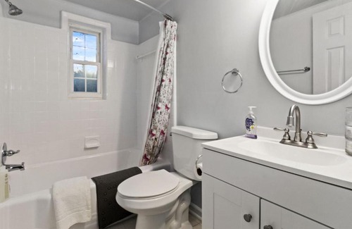 Huntington Apartment | Cozy Condo in City: Just Steps to the Metro!