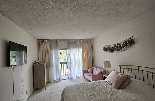 Montebello Condo | Cozy condo on hill top. with beautiful view of the city