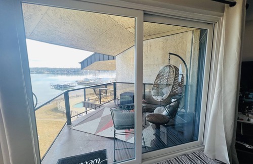 Hot Springs Condo | Cozy condo on Lake Hamilton with pool