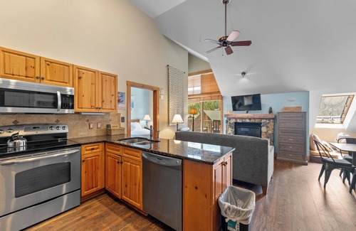 River Run Condo | Cozy Condo w/Fireplace, Reading Nook & Private Balcony, Short Walk to Slopes