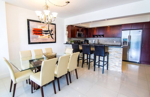 Sunny Isles Beach Condo | Cozy condo w/city views just 500ft from the beach | WIFI + Parking
