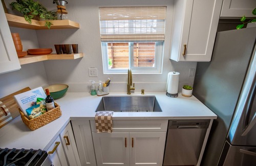 Huntington Beach Condo | Cozy Condo, Walk to Beach, Bikes, BBQ, Downtown, Fire Pit, WIFI, Surf City