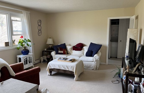 Lenox Condo | Cozy Condo, walk to town, private and bright