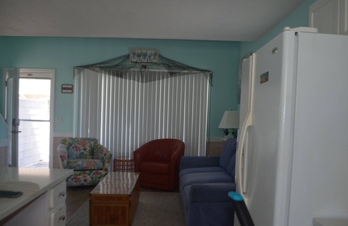 Ocean Isle Beach Condo | Cozy condo with ocean view, private beach access, 3 pools and tennis courts
