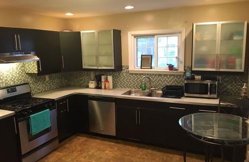 Dearborn Condo | Cozy Condo with Parking