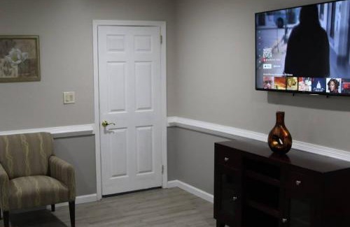 Garden City House | Cozy, Contemporary Haven Near Historic Downtown