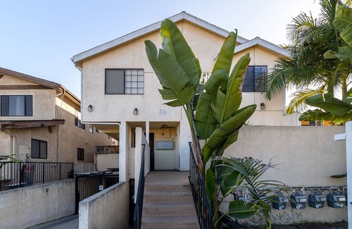 North Redondo Condo | Cozy & Convenient Condo. Near Beaches and Airport. Safe and Stylish Stay.n