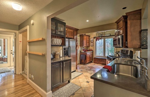 Conyers Cabin | Cozy Conyers Cabin w/Fireplace & Pool Table!