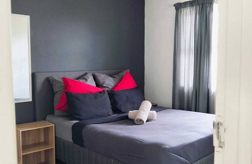 Muizenberg Apartment | Cozy corner apartment Muizenberg 2-bedroom apartment with WiFi