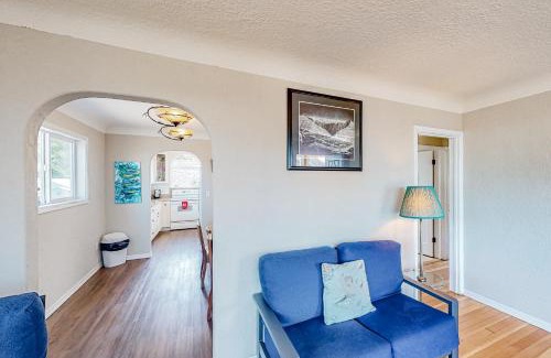 Winchester Bay House | Cozy Corner by the Bay