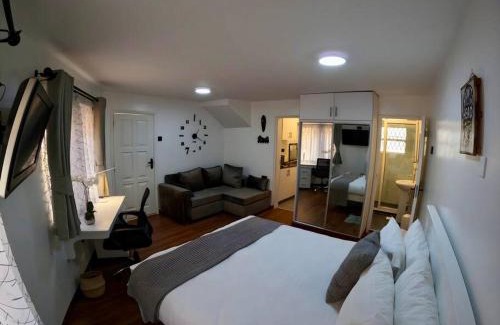 Parklands Apartment | Cozy Corner Chic Studio Haven