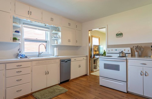 Ely House | Cozy Corner - East end home