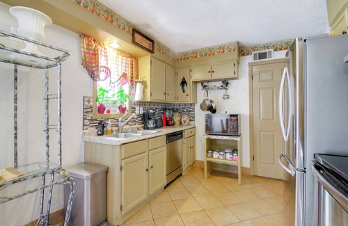 Whitehaven House | Cozy Corner in Memphis - 4 Miles to Graceland!