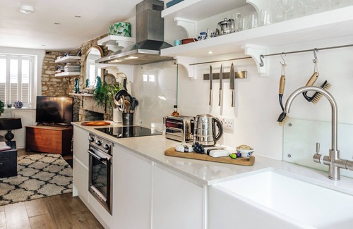 Northleach Cottage | Cozy Cotswold Dog Friendly Retreat