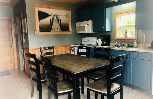 Pointe-du-Chene Ski Chalet | cozy cottage 5 min walk from Parlee beach