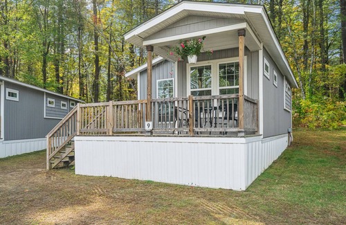 Queensbury Cottage | Cozy Cottage at Lake George Campsites!