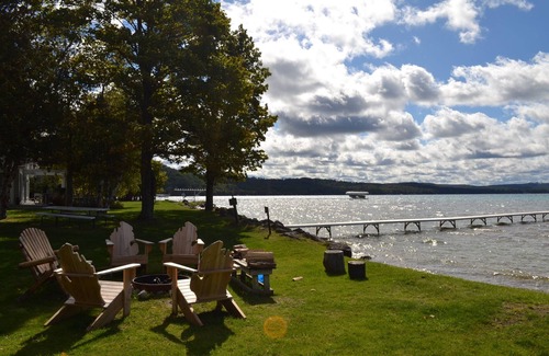 Maple City House | Cozy cottage Big Glen Lake, Tennis Court, Dock, Kayaks, Rowboat, Sunset view