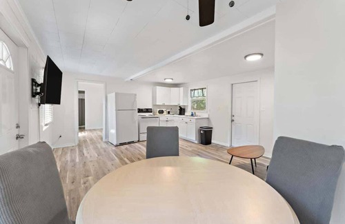 Chassahowitzka House | Cozy Cottage | Fenced Yard & Fire Pit