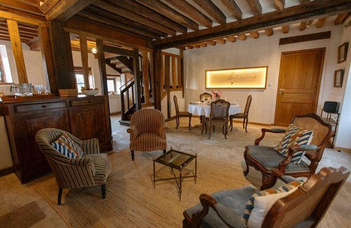 Courtomer Cottage | Cozy cottage for two on the prestigious Courtomer Estate — pets welcome!