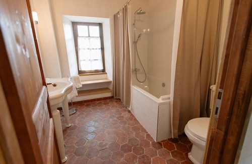 Courtomer Cottage | Cozy cottage for two on the prestigious Courtomer Estate — pets welcome!