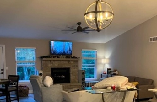 St. Charles House | Cozy Cottage Home near Old Towne Cottleville