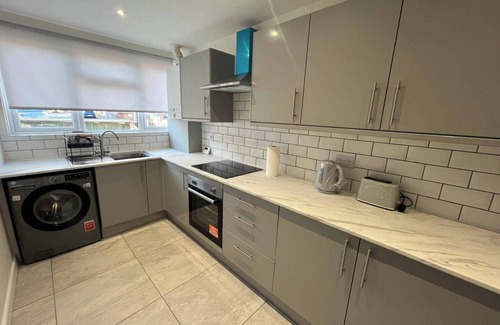 Selhurst House | Cozy Cottage in Croydon