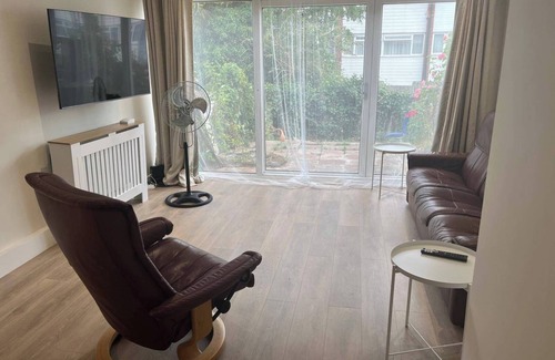 Selhurst House | Cozy Cottage in Croydon