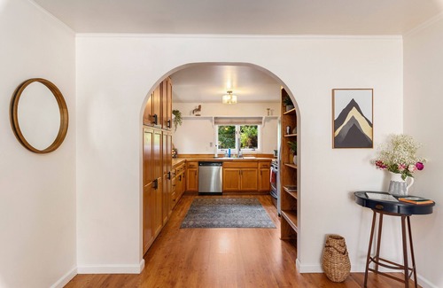Upper Lake House | Cozy cottage in Historic Upper Lake