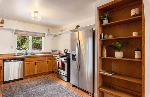 Upper Lake House | Cozy cottage in Historic Upper Lake