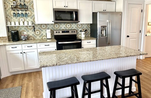 Jacksonville Cottage | Cozy cottage in peaceful, rural setting, 15min away from public beach on lake