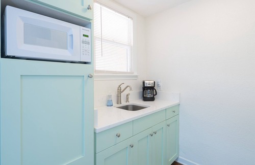 Dunedin Cottage | Cozy Cottage in the Heart of Dunedin