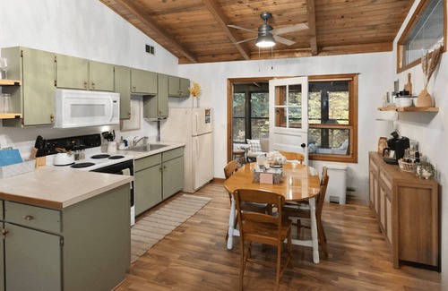 Gills Rock Cottage | Cozy Cottage in the woods of Northern Door County