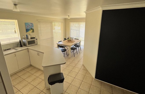 Two Rocks House | Cozy cottage in Two Rocks- 10 min walk from the beach. Dog friendly!