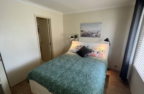 Two Rocks House | Cozy cottage in Two Rocks- 10 min walk from the beach. Dog friendly!