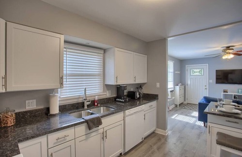 Urbana House | Cozy Cottage in Urbana Near The University of Illinois