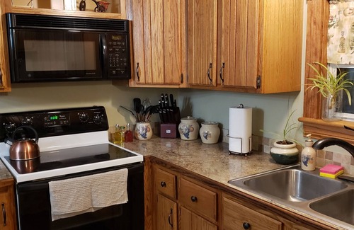 Warwick House | Cozy cottage in Warwick's West Bay