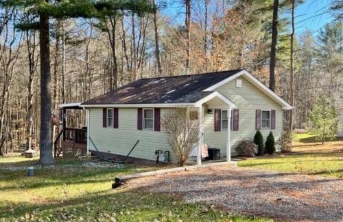 Vowinckel House | Cozy Cottage near Cook Forest Park, ANF