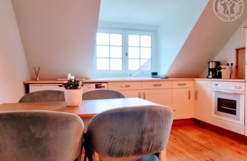 Linselles Cottage | Cozy Cottage Near Lille: WiFi, Kitchen, Terrace, Garden, Shopping & Cultural Sites Nearby